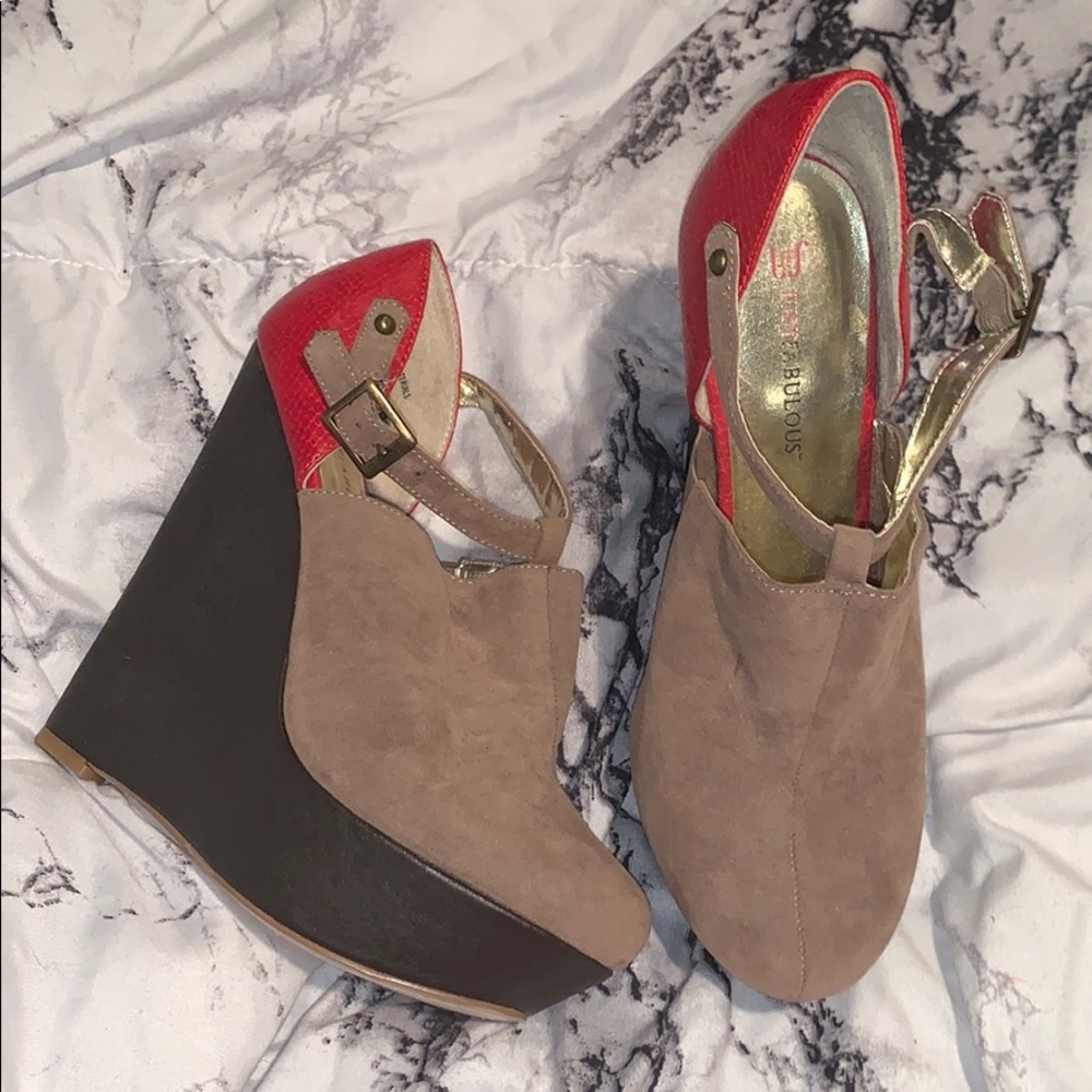 Tan and Red cute wedges!